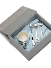Hamper-with-Cup-and-Spoons-set-1