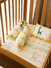 Cot-Bedding-Set---My-Best-Friend-the-Giraffe---Yellow-1