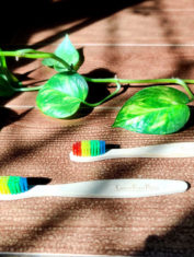 Rainbow-Kids-Toothbrush-2